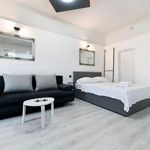 Lusy Lo Apartament